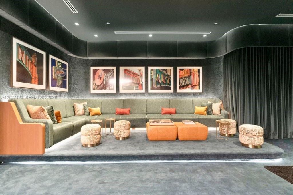 77 SE 5th , Unit 1711, Miami, FL 33131 Photo