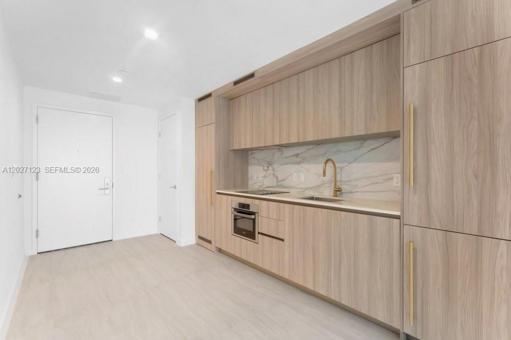77 SE 5th , Unit 1711, Miami, FL 33131 Photo