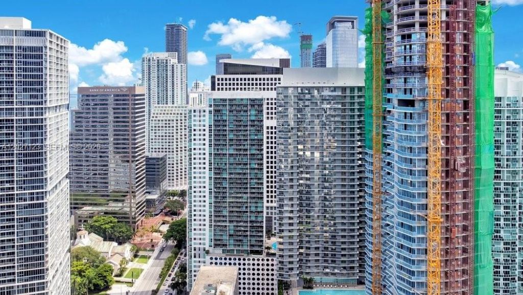 77 SE 5th , Unit 1711, Miami, FL 33131 Photo