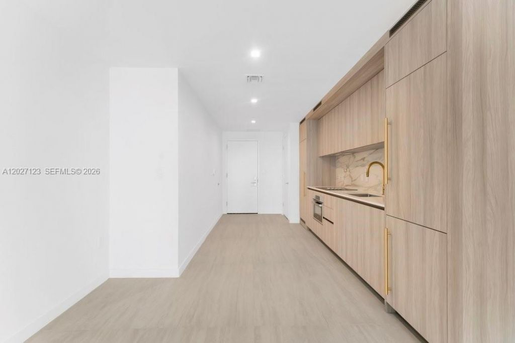 77 SE 5th , Unit 1711, Miami, FL 33131 Photo