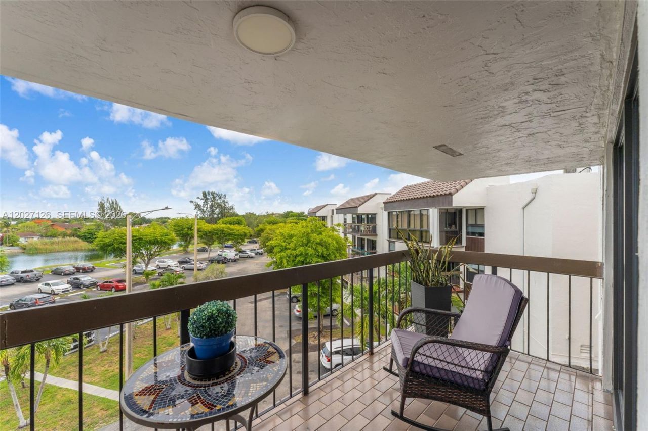 1350 SW 122nd Ave , Unit 415, Miami, FL 33184 Photo