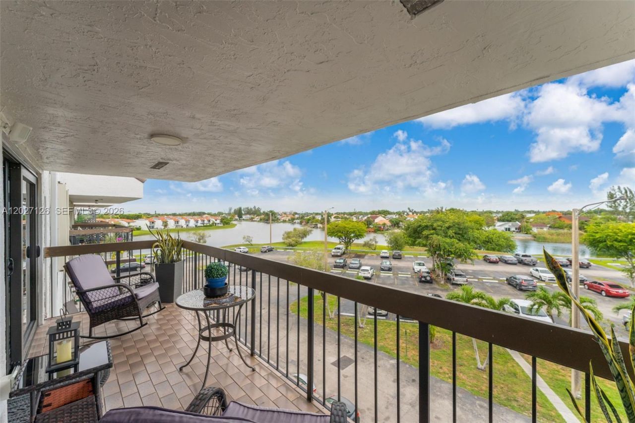 1350 SW 122nd Ave , Unit 415, Miami, FL 33184 Photo