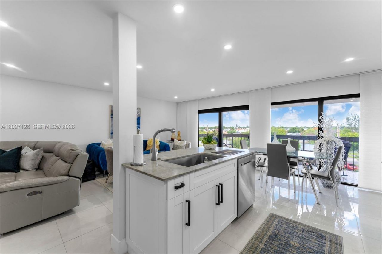 1350 SW 122nd Ave , Unit 415, Miami, FL 33184 Photo