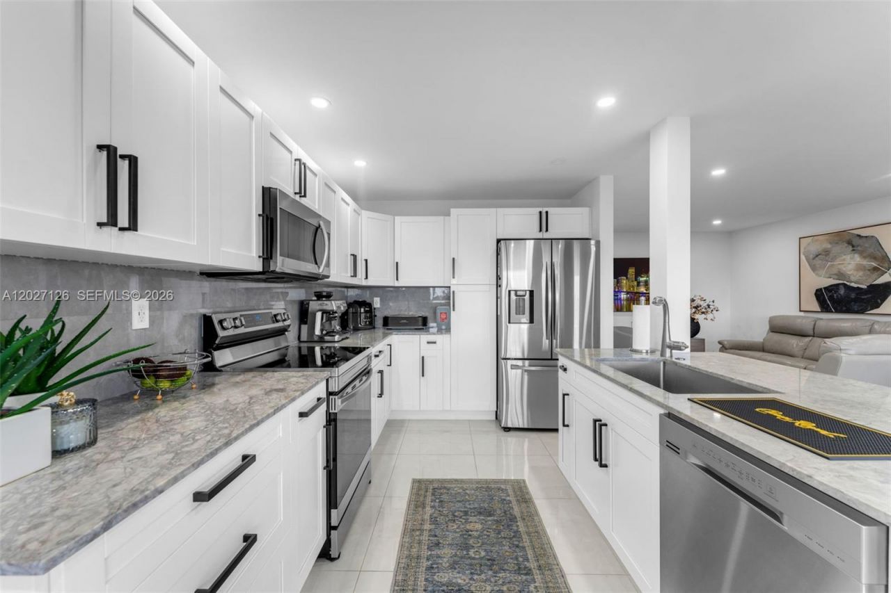 1350 SW 122nd Ave , Unit 415, Miami, FL 33184 Photo