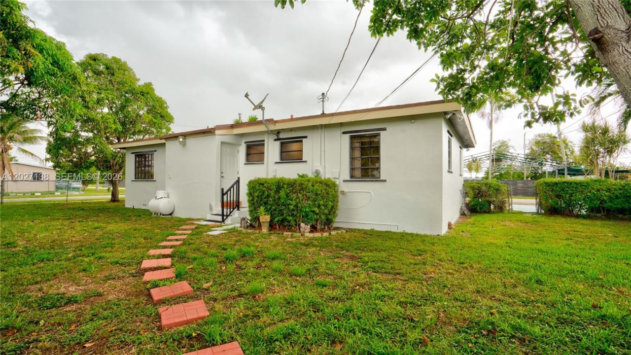 10420 SW 149th St , Miami, FL 33176 Photo