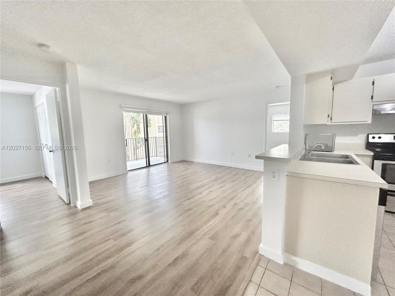400 W Palm Cir W , Unit 201, Pembroke Pines, FL 33025 Photo
