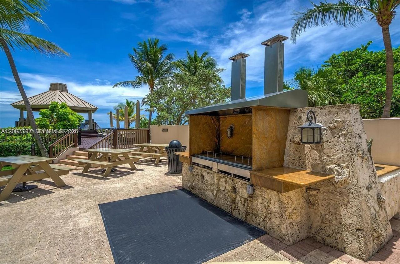 1121 Crandon Blvd, Unit D1007, Key Biscayne, FL 33149 Photo