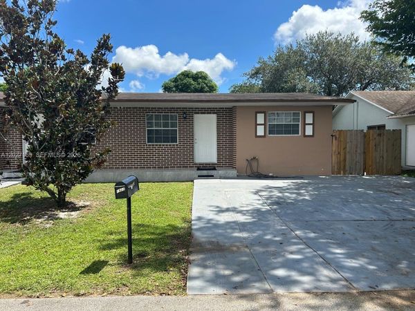 1923 SW 99th Ter , Miramar, FL 33025