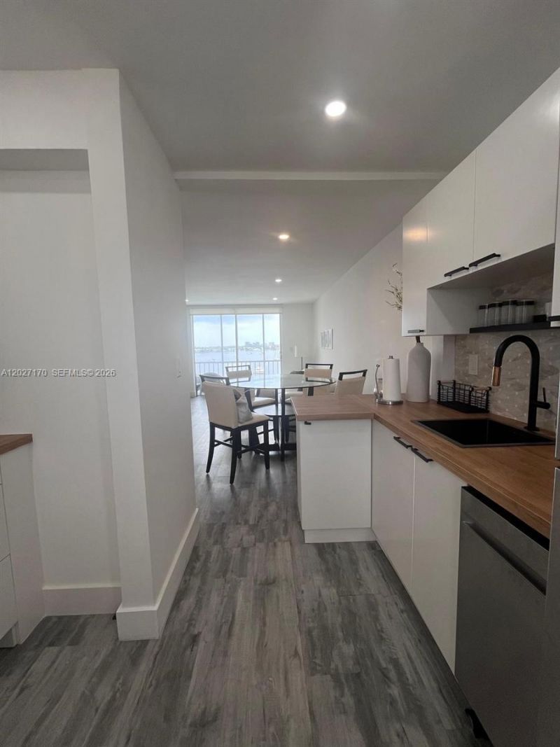 2910 Point East Dr, Unit M609, Aventura, FL 33160 Photo
