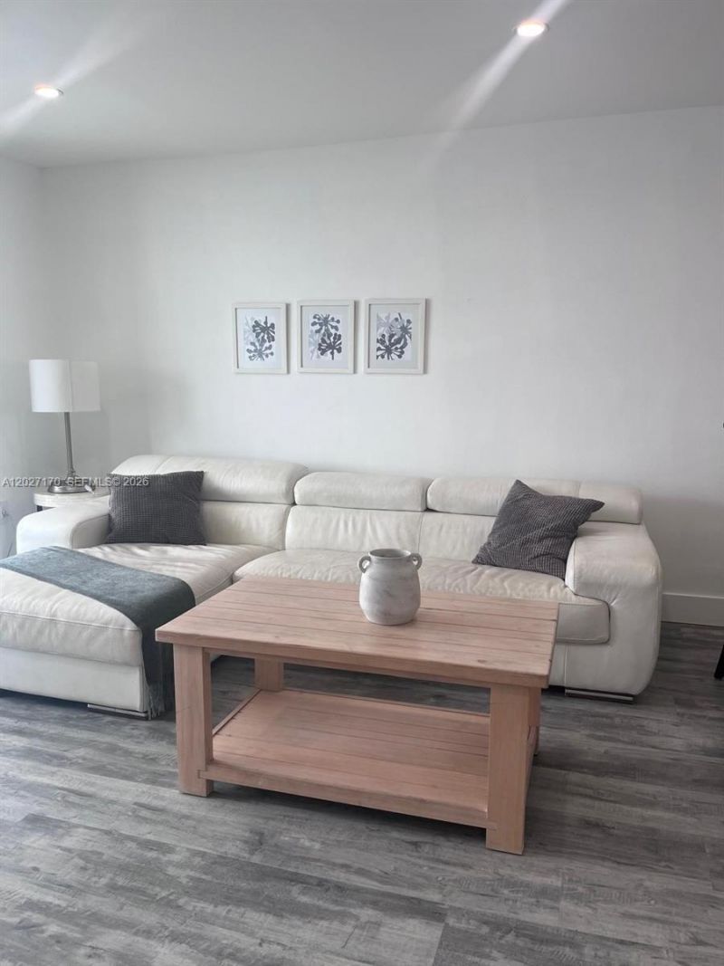 2910 Point East Dr, Unit M609, Aventura, FL 33160 Photo