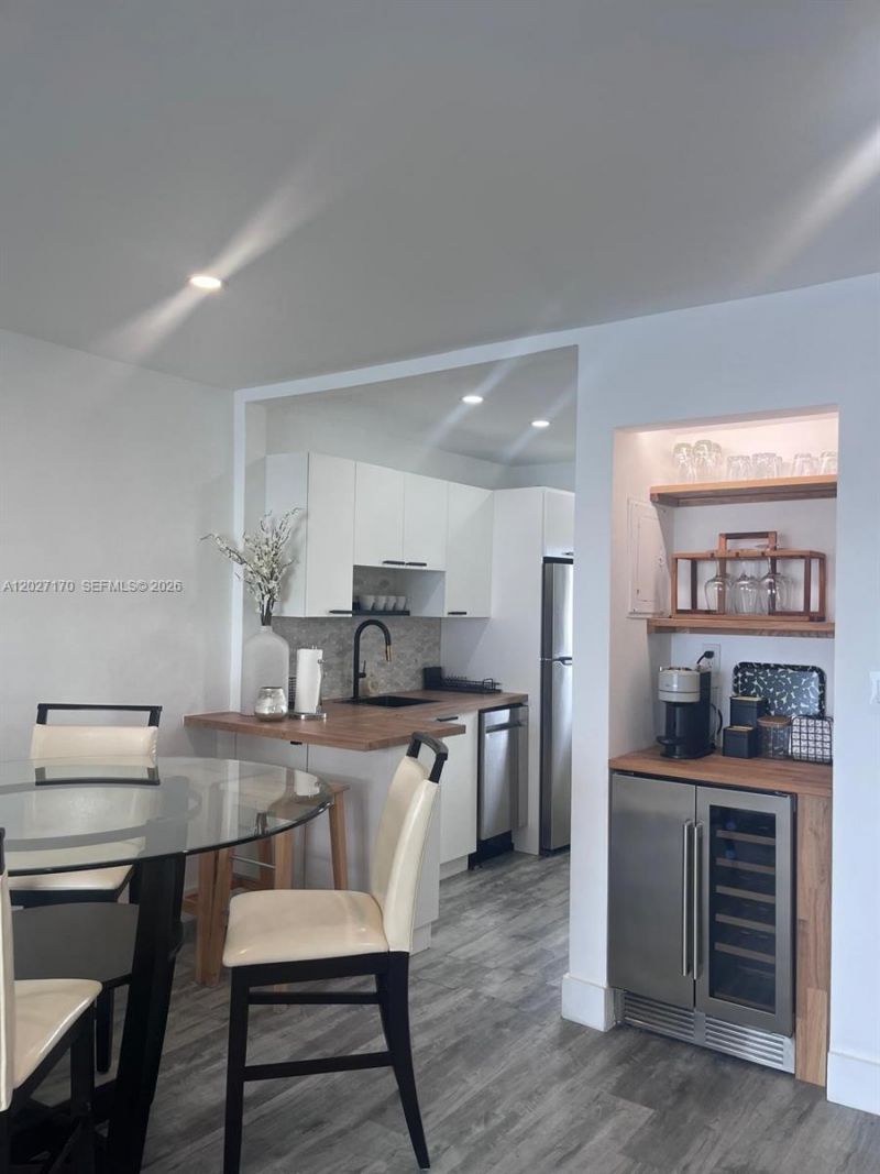 2910 Point East Dr, Unit M609, Aventura, FL 33160 Photo