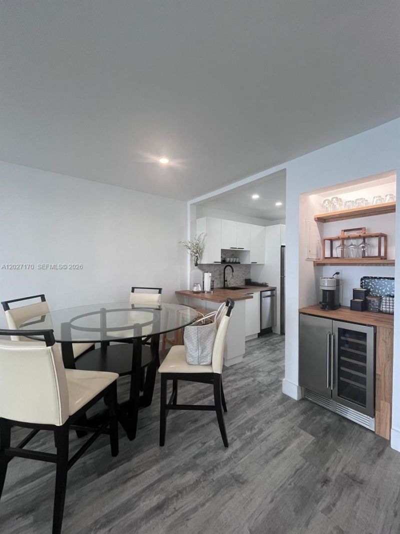 2910 Point East Dr, Unit M609, Aventura, FL 33160 Photo