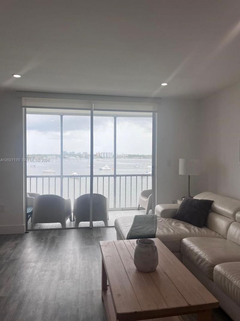 2910 Point East Dr, Unit M609, Aventura, FL 33160 Photo