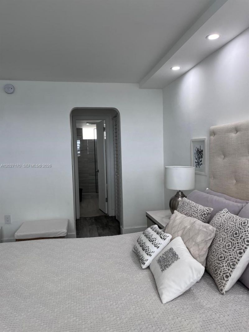 2910 Point East Dr, Unit M609, Aventura, FL 33160 Photo