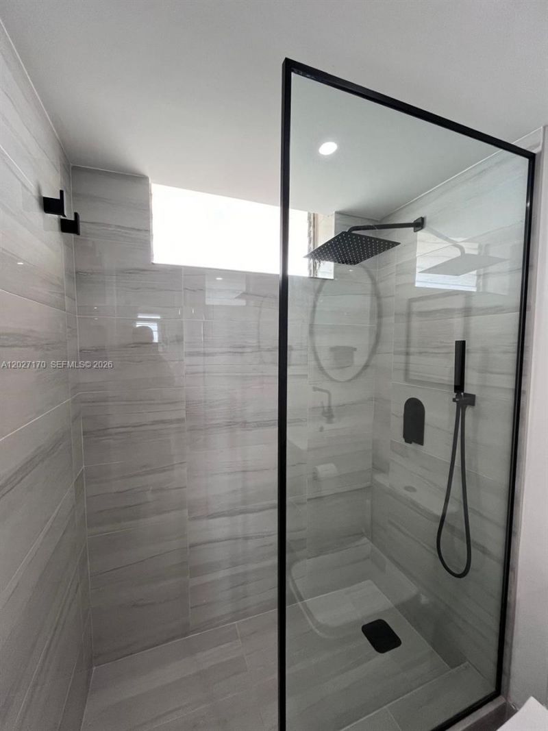 2910 Point East Dr, Unit M609, Aventura, FL 33160 Photo