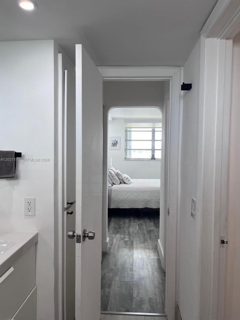 2910 Point East Dr, Unit M609, Aventura, FL 33160 Photo
