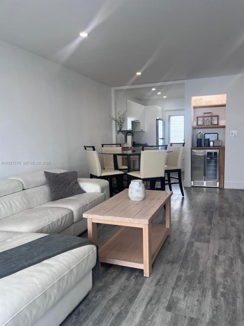 2910 Point East Dr, Unit M609, Aventura, FL 33160 Photo