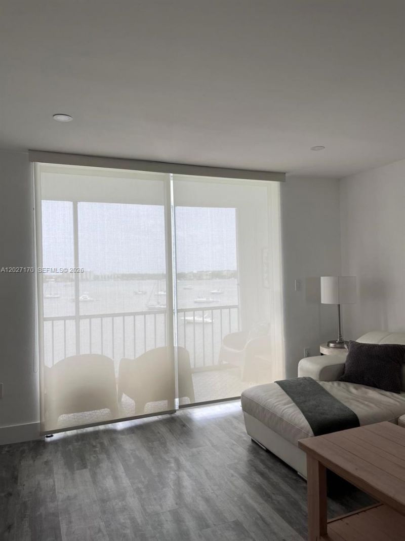 2910 Point East Dr, Unit M609, Aventura, FL 33160 Photo