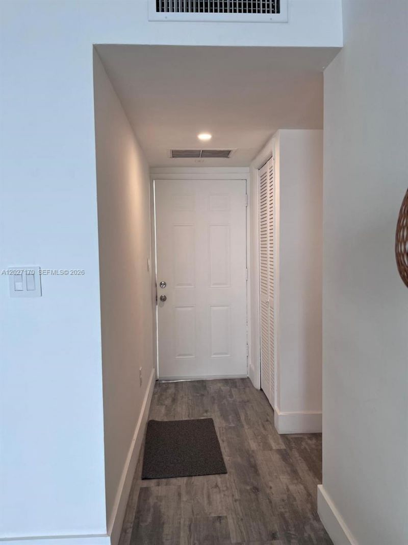 2910 Point East Dr, Unit M609, Aventura, FL 33160 Photo