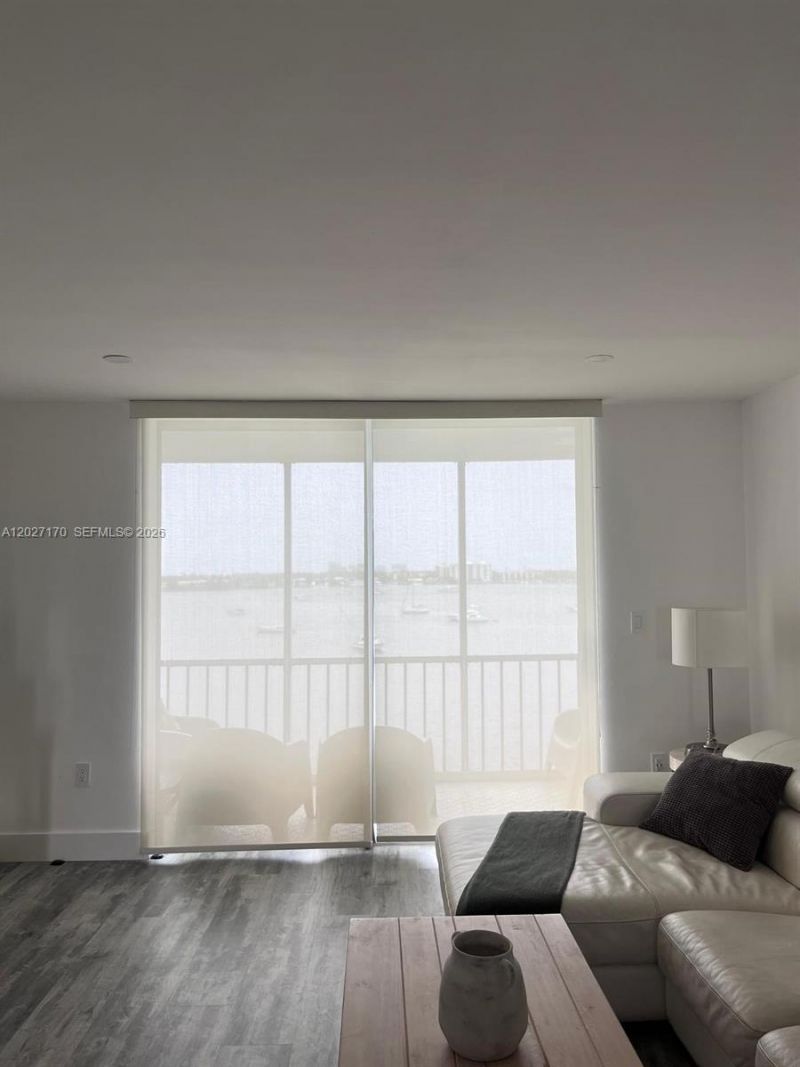 2910 Point East Dr, Unit M609, Aventura, FL 33160 Photo