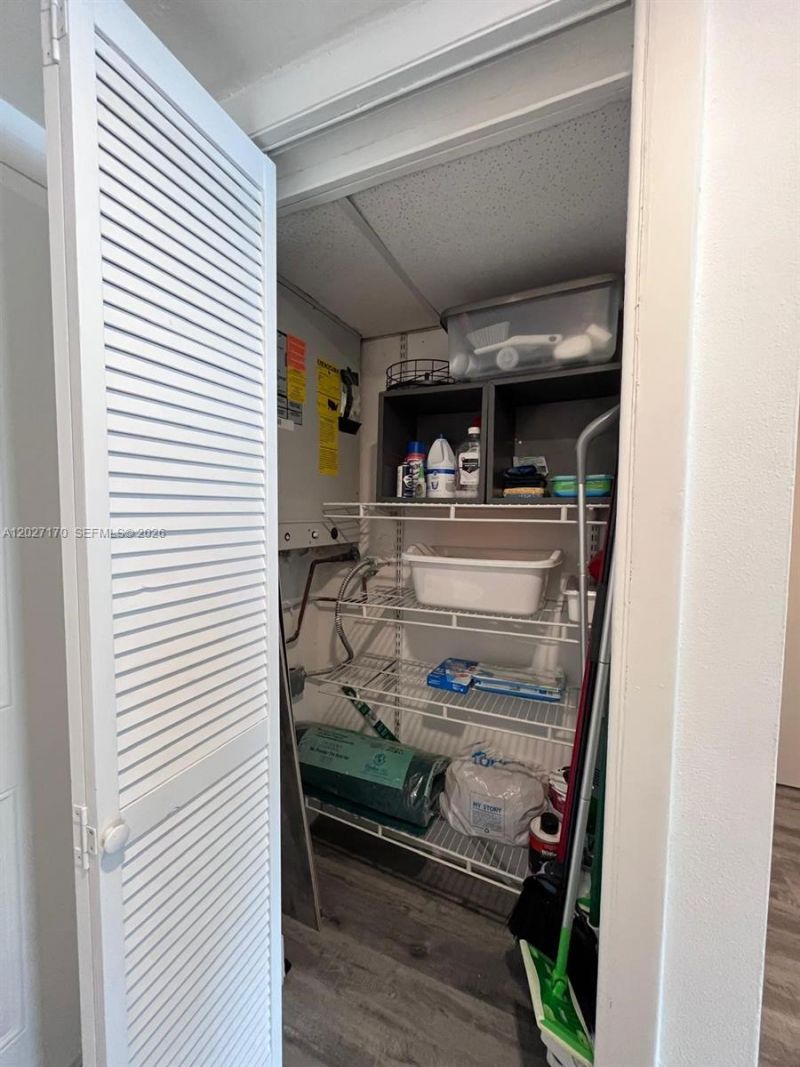 2910 Point East Dr, Unit M609, Aventura, FL 33160 Photo