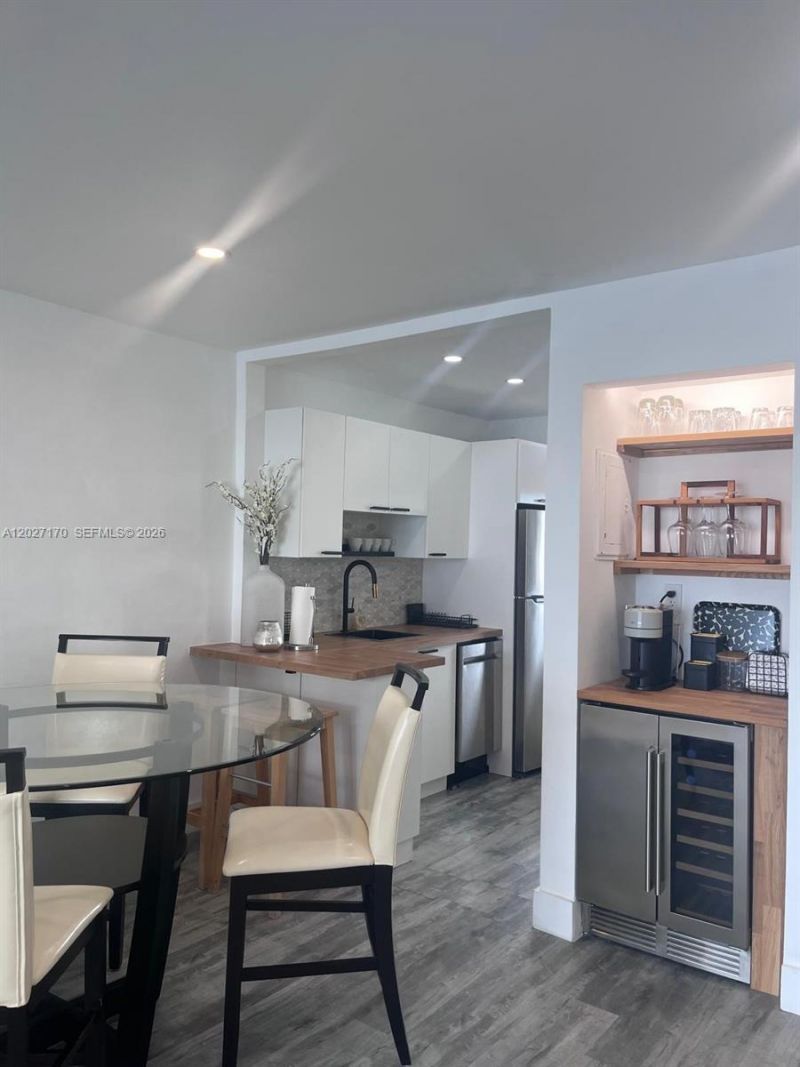 2910 Point East Dr, Unit M609, Aventura, FL 33160 Photo