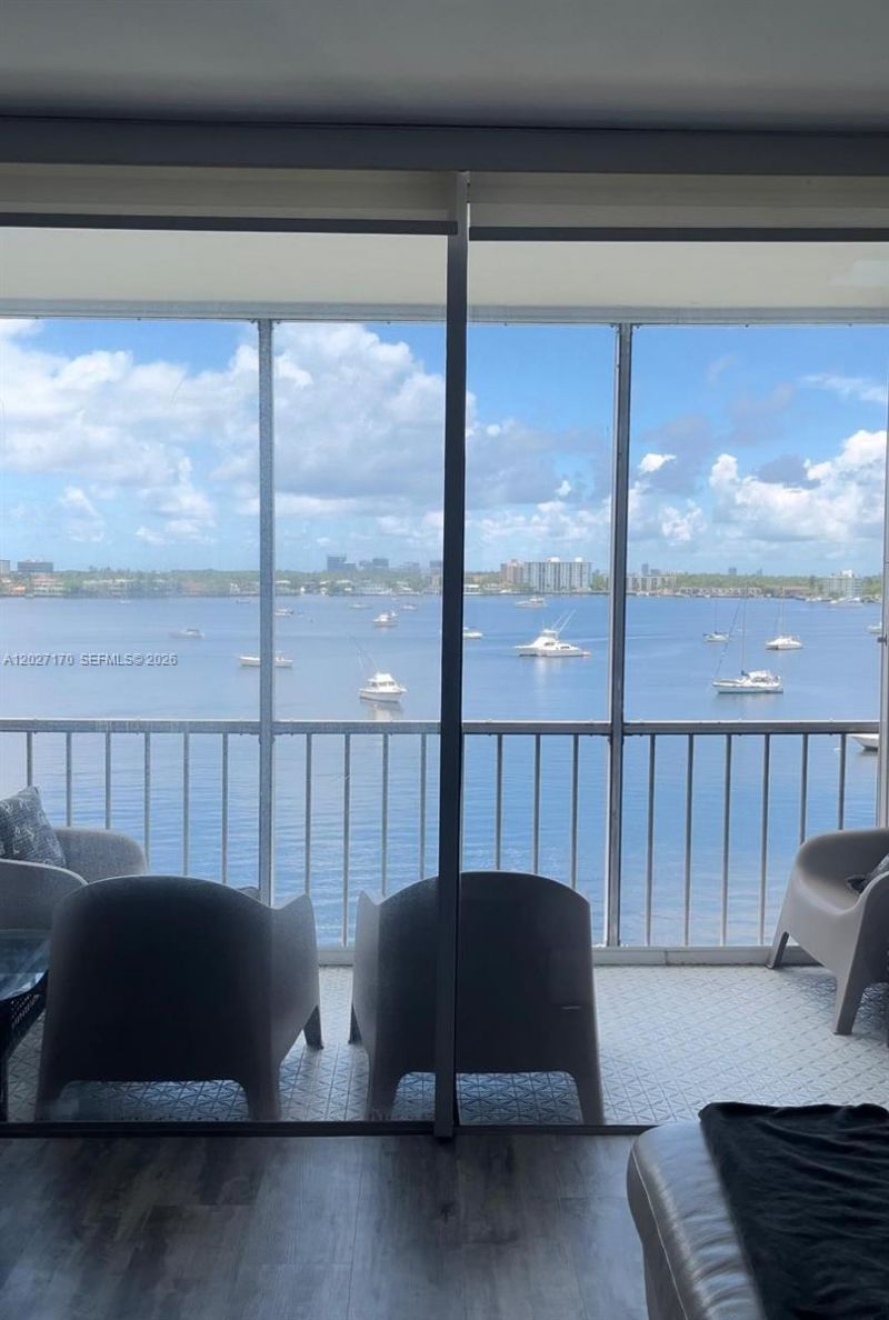 2910 Point East Dr, Unit M609, Aventura, FL 33160 Photo