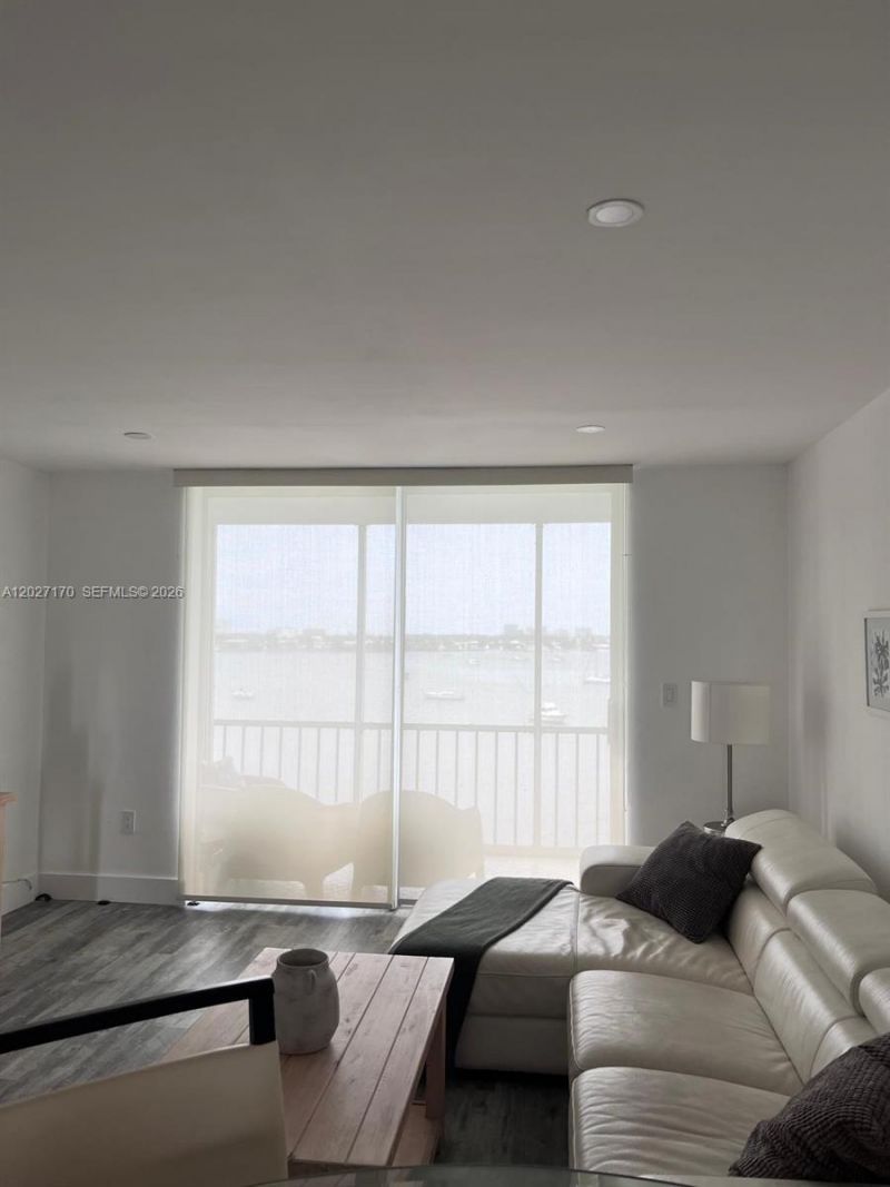 2910 Point East Dr, Unit M609, Aventura, FL 33160 Photo