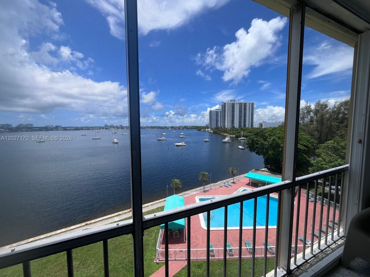 2910 Point East Dr, Unit M609, Aventura, FL 33160 Photo