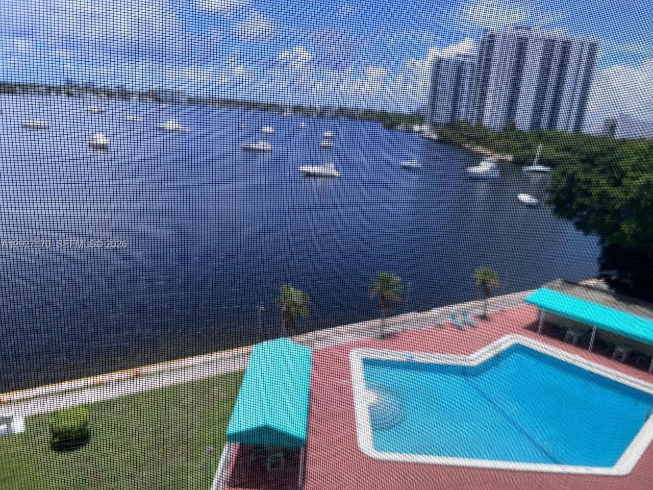 2910 Point East Dr, Unit M609, Aventura, FL 33160 Photo