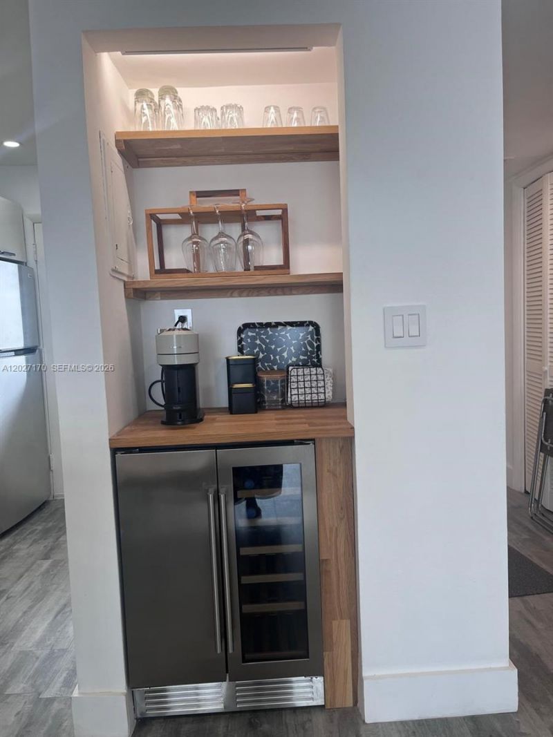 2910 Point East Dr, Unit M609, Aventura, FL 33160 Photo