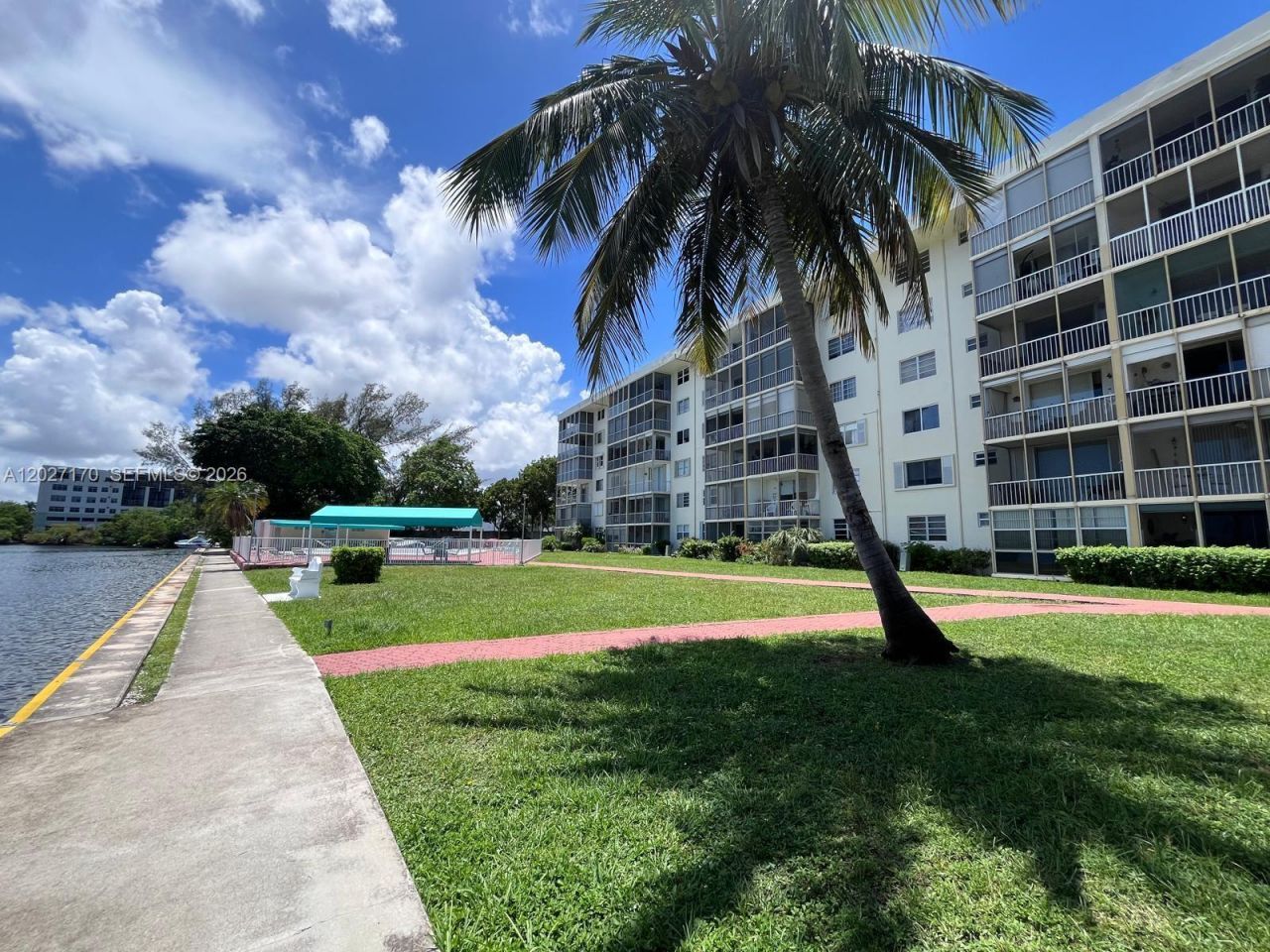 2910 Point East Dr, Unit M609, Aventura, FL 33160 Photo
