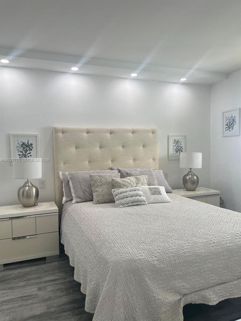 2910 Point East Dr, Unit M609, Aventura, FL 33160 Photo