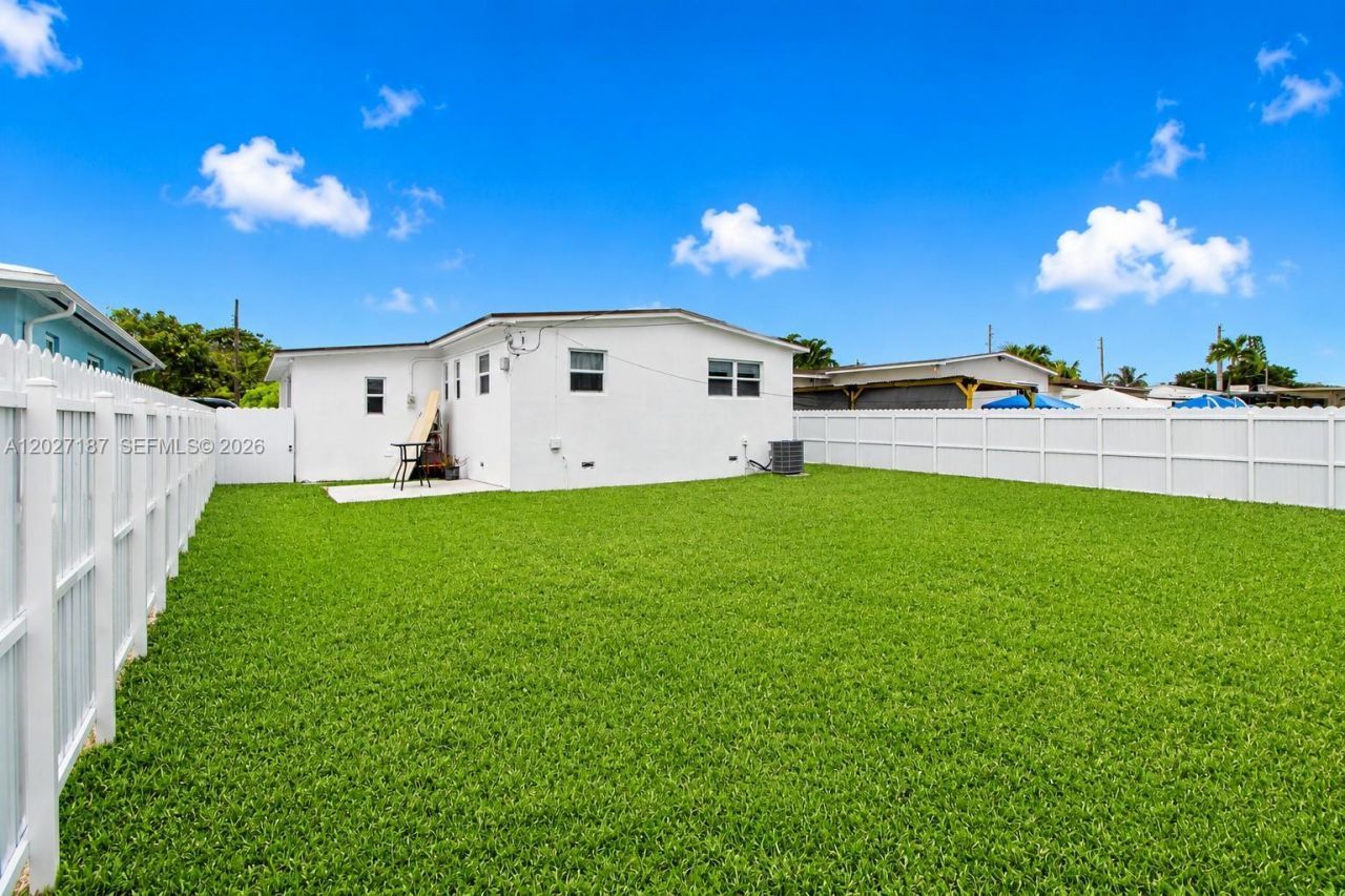 6748 SW 38th St , Miami, FL 33155 Photo