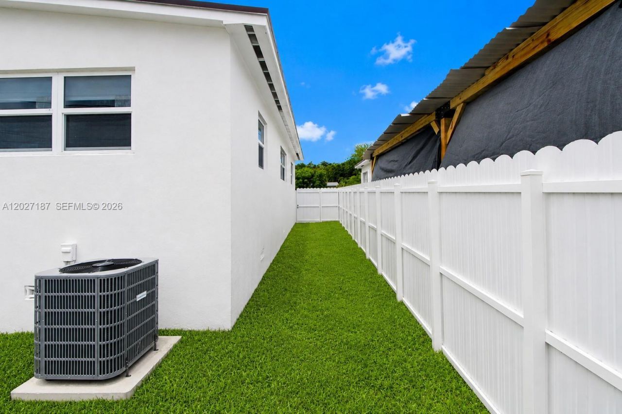 6748 SW 38th St , Miami, FL 33155 Photo