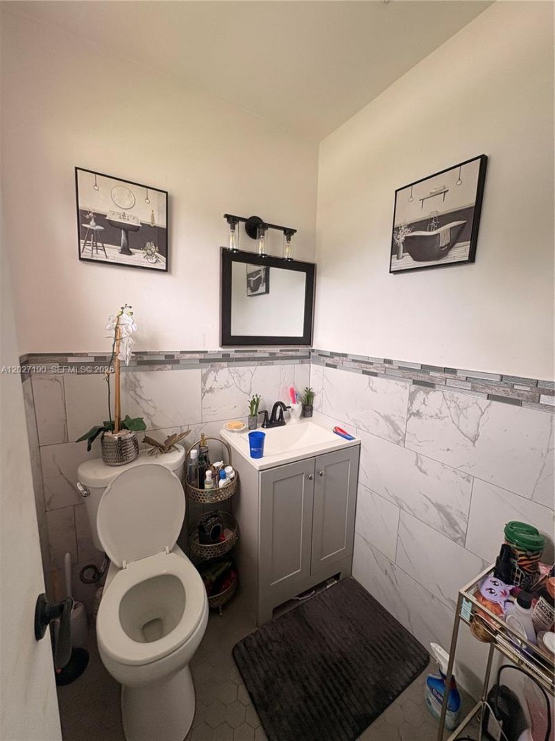 1100 NW 110th St, Miami, FL 33168 Photo
