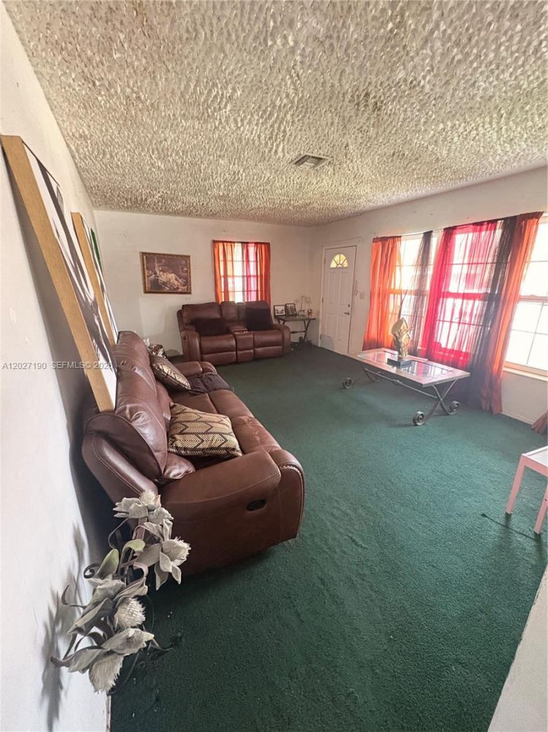 1100 NW 110th St, Miami, FL 33168 Photo