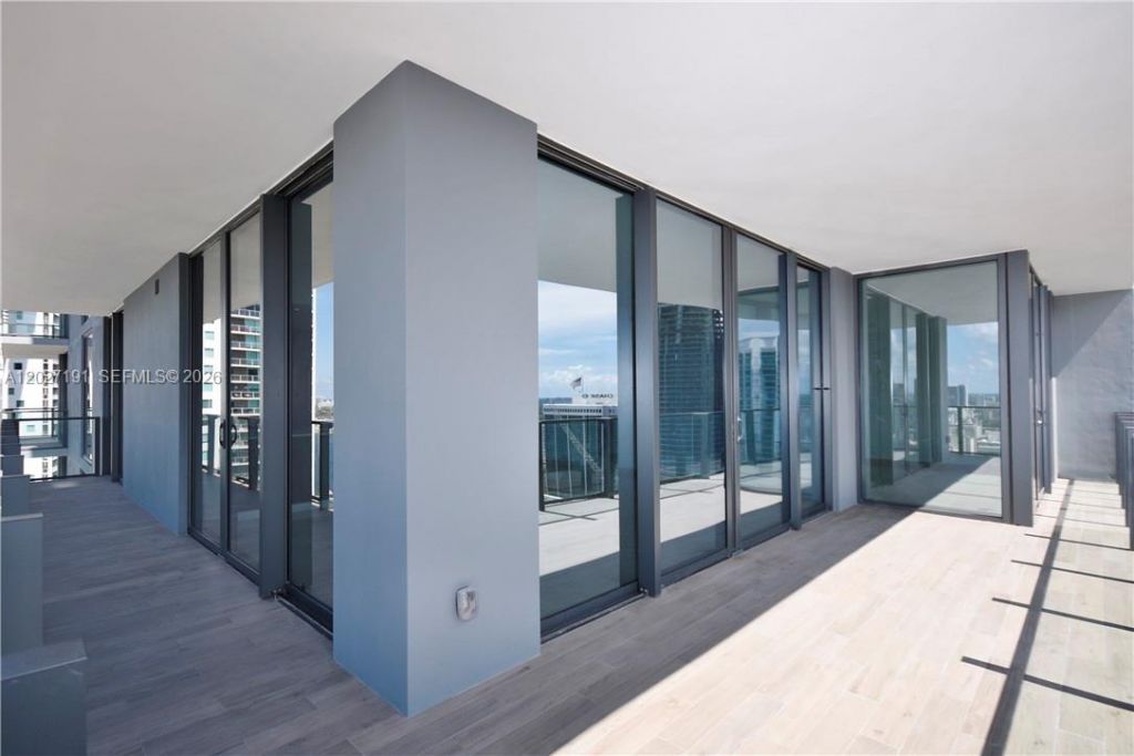 68 SE 6th St , Unit 2812, Miami, FL 33131 Photo