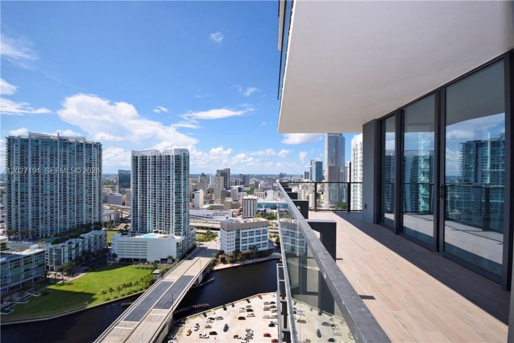 68 SE 6th St , Unit 2812, Miami, FL 33131 Photo