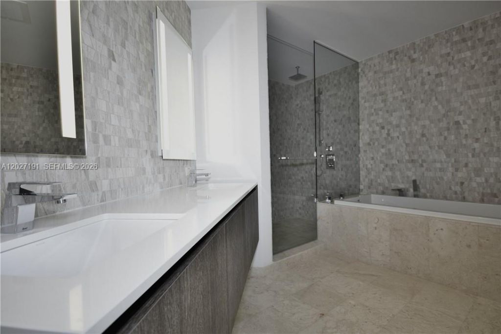 68 SE 6th St , Unit 2812, Miami, FL 33131 Photo