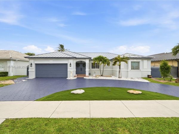 8883 NW 176th St, Hialeah, FL 33018