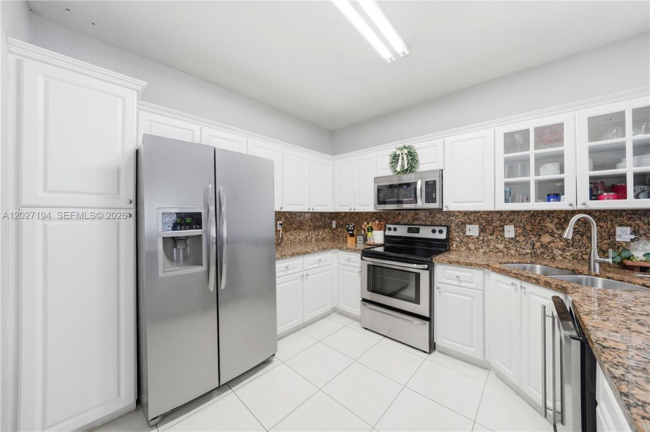 8883 NW 176th St, Hialeah, FL 33018 Photo