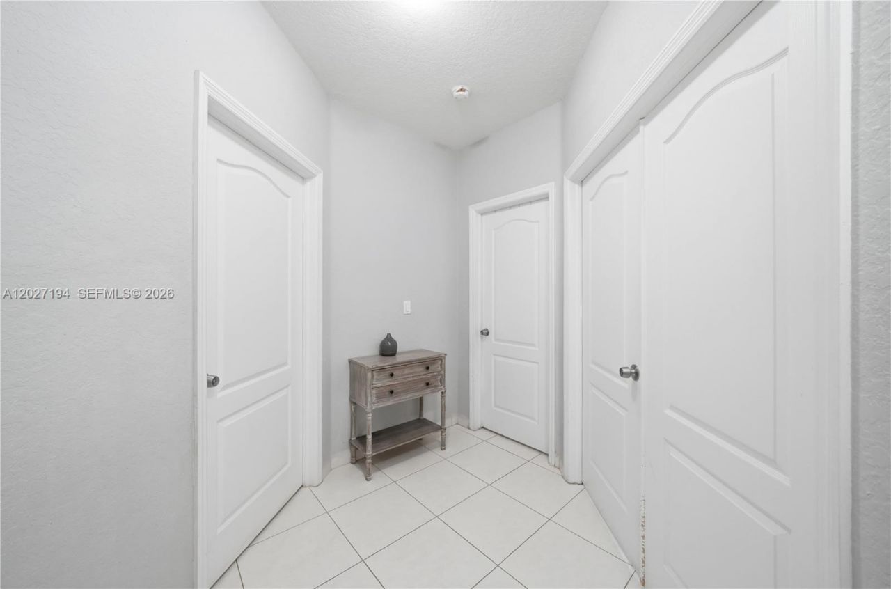 8883 NW 176th St, Hialeah, FL 33018 Photo