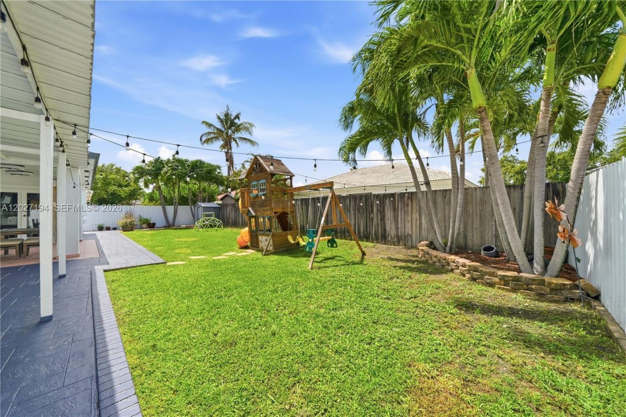 8883 NW 176th St, Hialeah, FL 33018 Photo