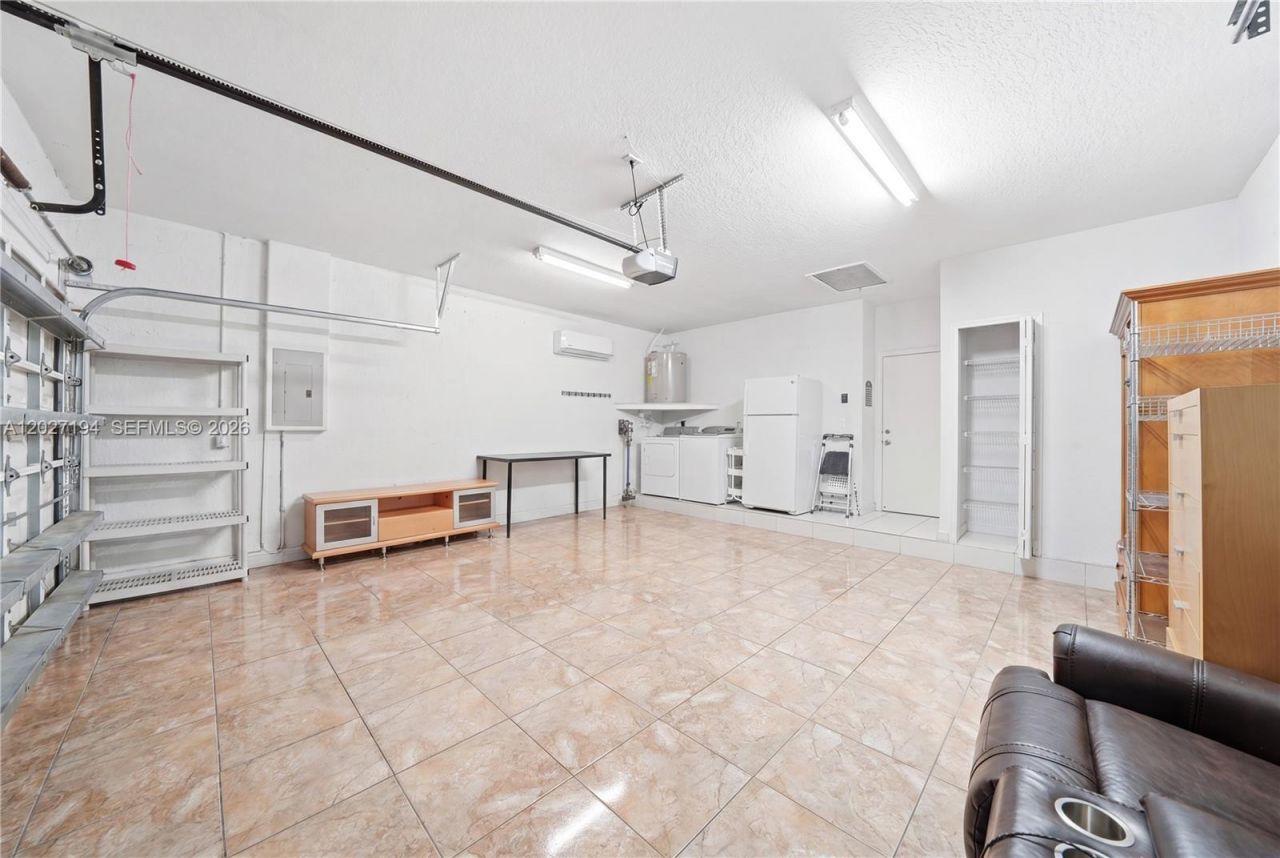 8883 NW 176th St, Hialeah, FL 33018 Photo