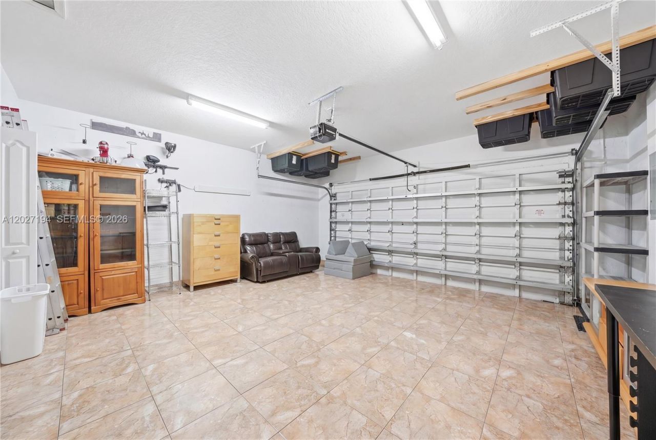 8883 NW 176th St, Hialeah, FL 33018 Photo