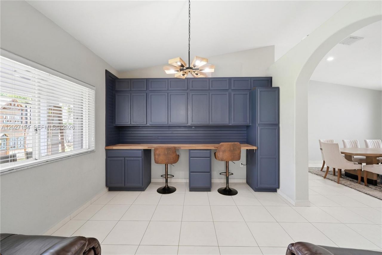 8883 NW 176th St, Hialeah, FL 33018 Photo