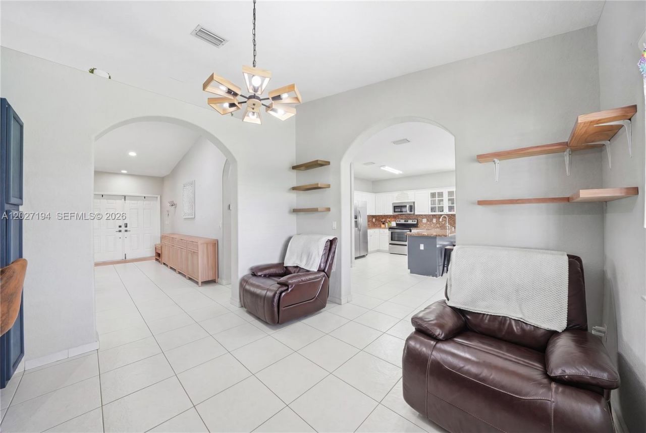8883 NW 176th St, Hialeah, FL 33018 Photo