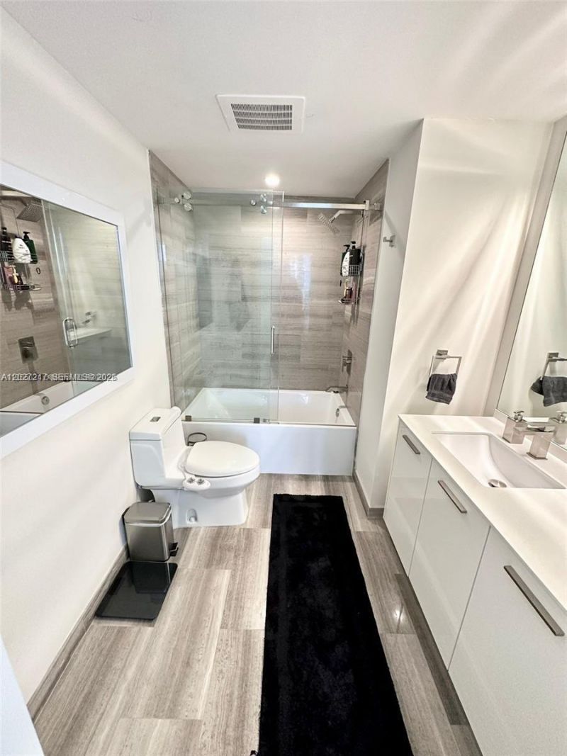 1300 Brickell Bay Dr, Unit 3101, Miami, FL 33131 Photo