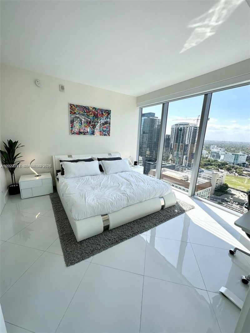 1300 Brickell Bay Dr, Unit 3101, Miami, FL 33131 Photo